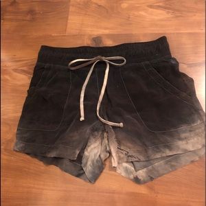 Hard tail shorts